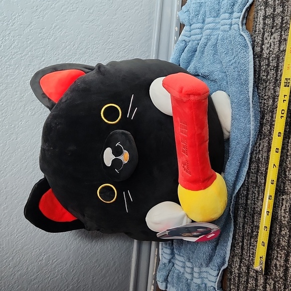 NWT Luna the Black Cat Yellow Red Pez Dispenser Zuru Snackles Stuffed Animal - Picture 1 of 9